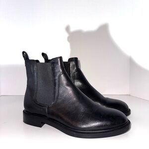 Vagabond Amina Chelsea Boots